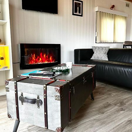 Lodge Cabin With Fabulous Views - Farm Holiday 斯特兰拉尔 外观 照片