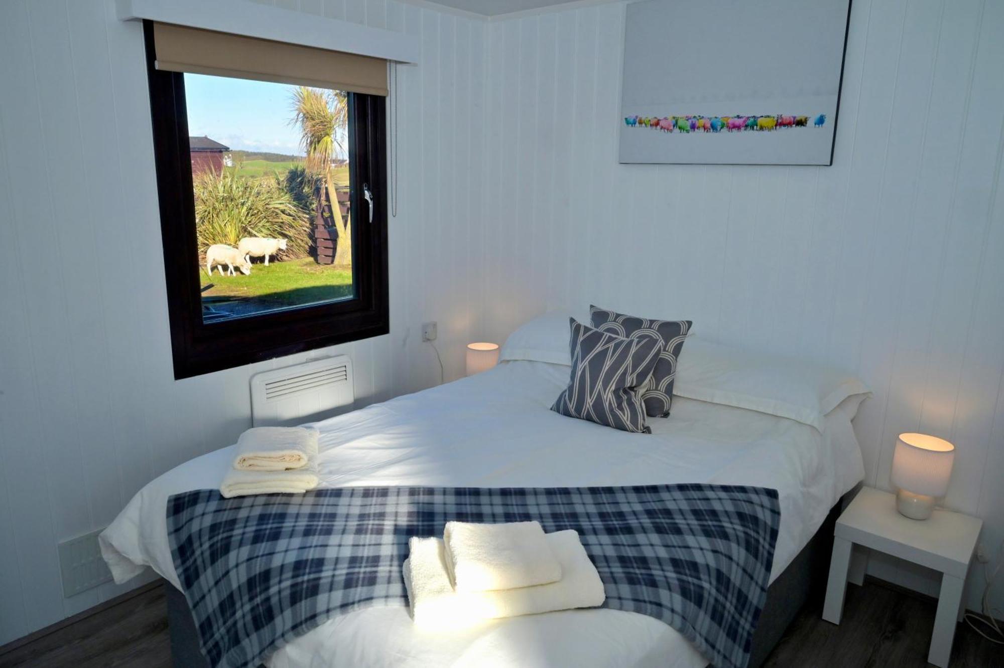 Lodge Cabin With Fabulous Views - Farm Holiday 斯特兰拉尔 外观 照片