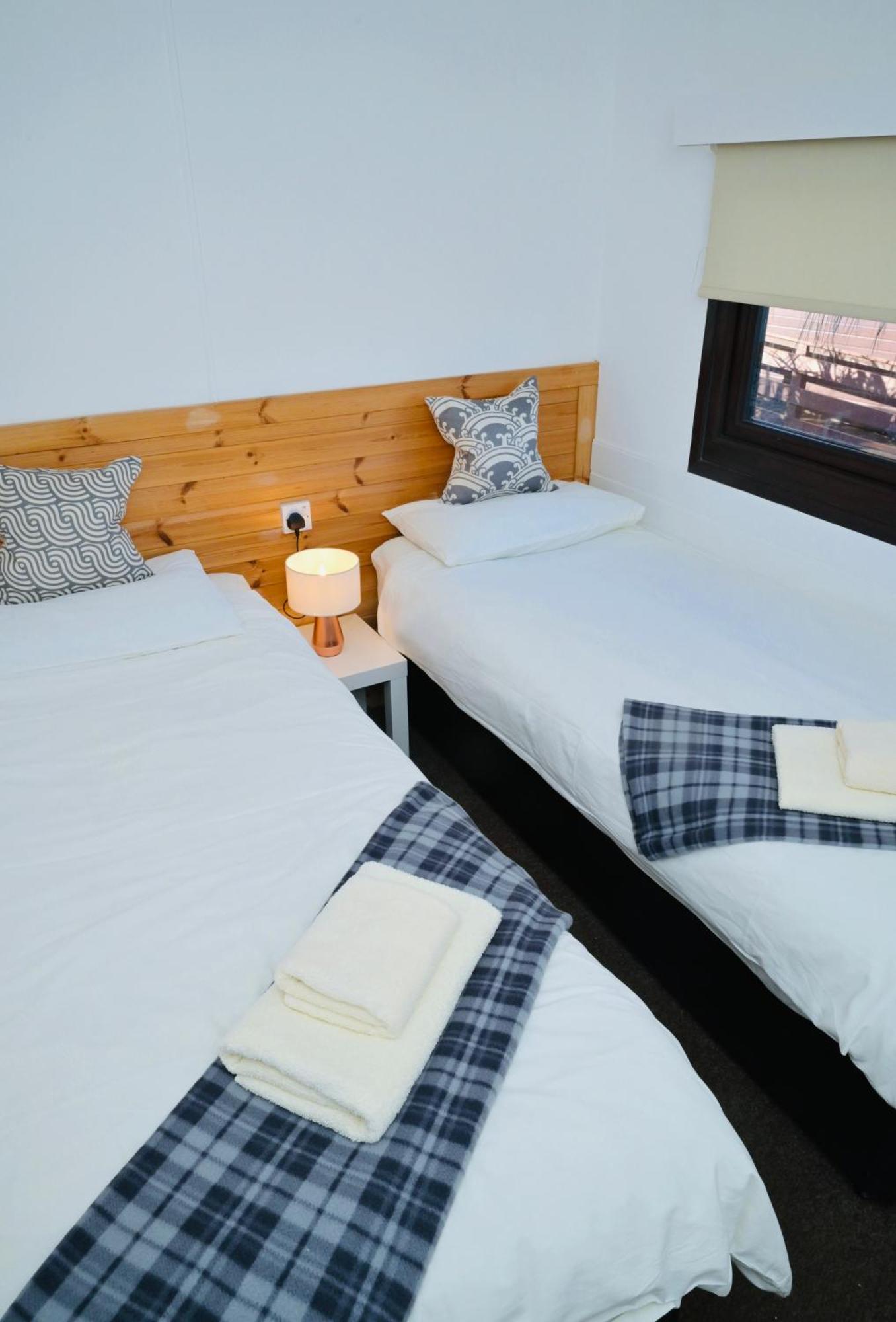 Lodge Cabin With Fabulous Views - Farm Holiday 斯特兰拉尔 外观 照片