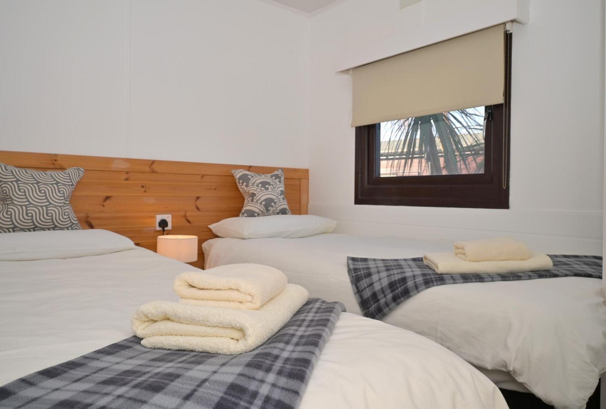 Lodge Cabin With Fabulous Views - Farm Holiday 斯特兰拉尔 外观 照片
